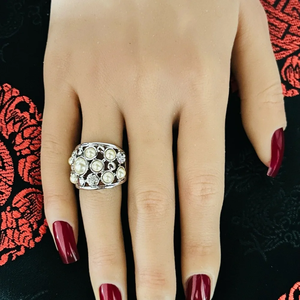 Elegant‎ Silver and Cream Pearl Ring